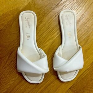White flat slides